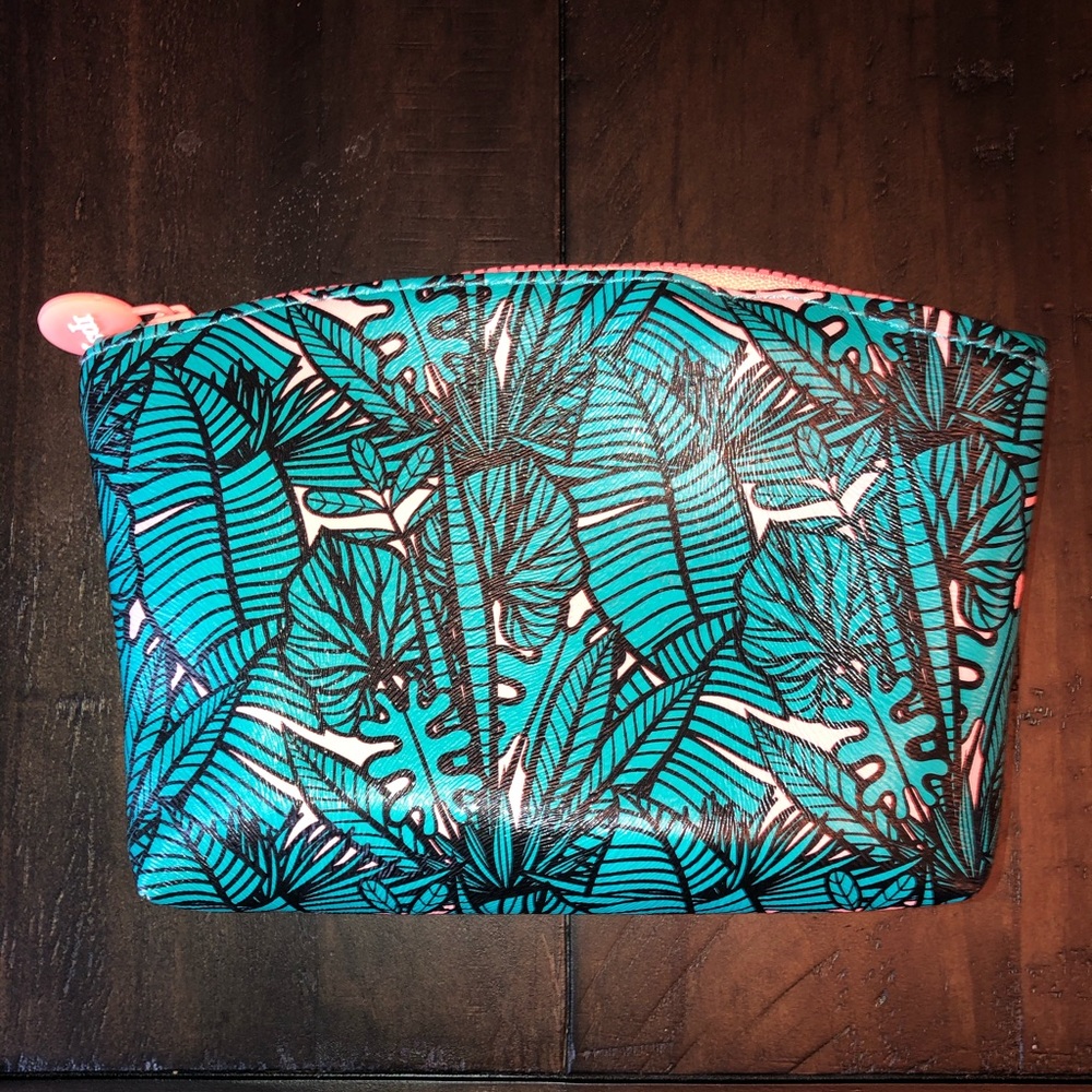 ipsy palm leaf cosmetic bag...NEW